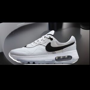 NIKE AIR MAX MOTIF CLASSIC ICONIC STREETWEAR LEGEND THROW BACK VIBES SNEAKERS